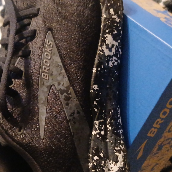 Brooks Ghost 16 Black and Gray Athletic Shoes - Picture 7 of 12